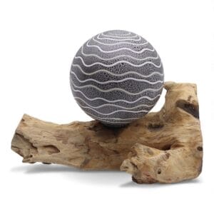 Lámpara de Esfera sobre Madera