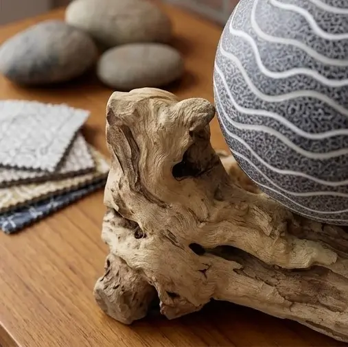 Lámpara de Mesa con Pantalla Esférica sobre Base de Madera Natural - Rayas - Imagen 8