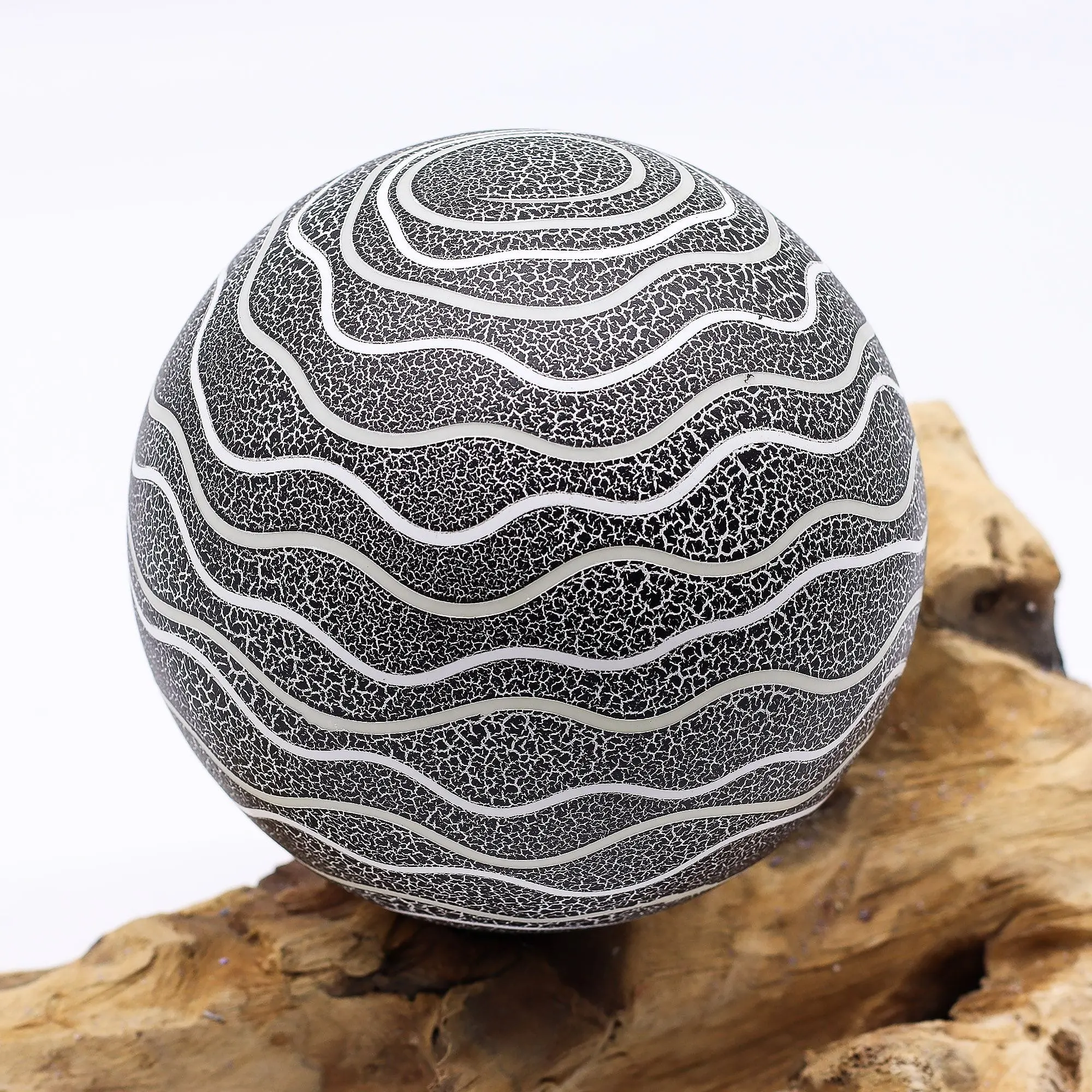 Lámpara de Mesa con Pantalla Esférica sobre Base de Madera Natural - Rayas - Imagen 11