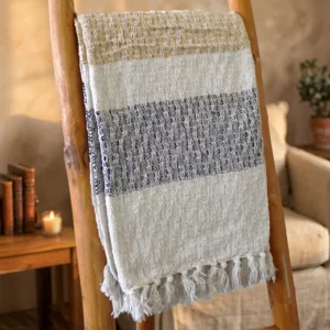 Manta estilo Boho de algodón tejida a mano con bandas blancas, crema y grises